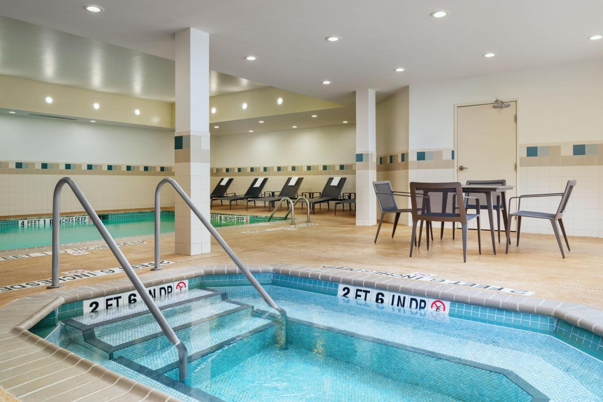 Courtyard By Marriott Kingston Hotel Kültér fotó