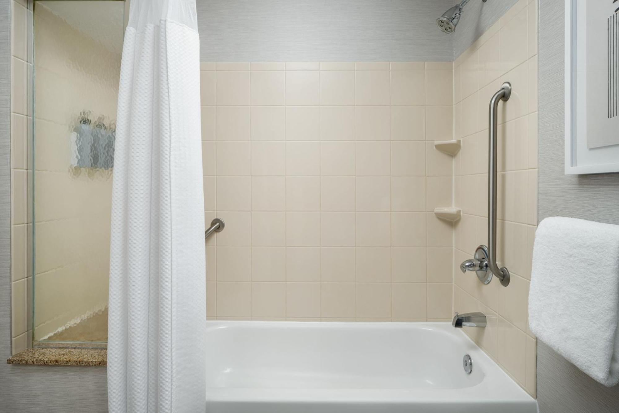 Courtyard By Marriott Kingston Hotel Kültér fotó