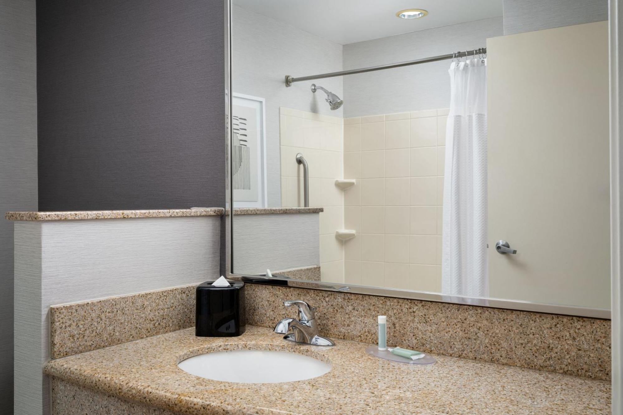 Courtyard By Marriott Kingston Hotel Kültér fotó