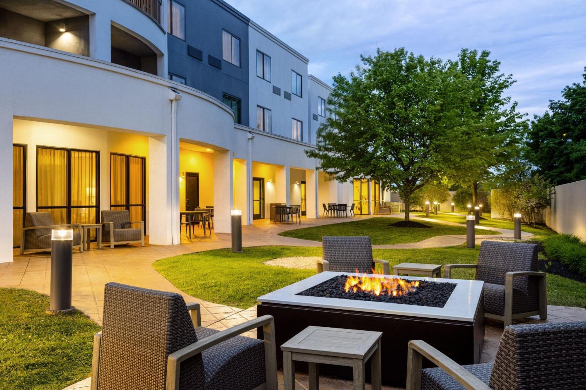 Courtyard By Marriott Kingston Hotel Kültér fotó