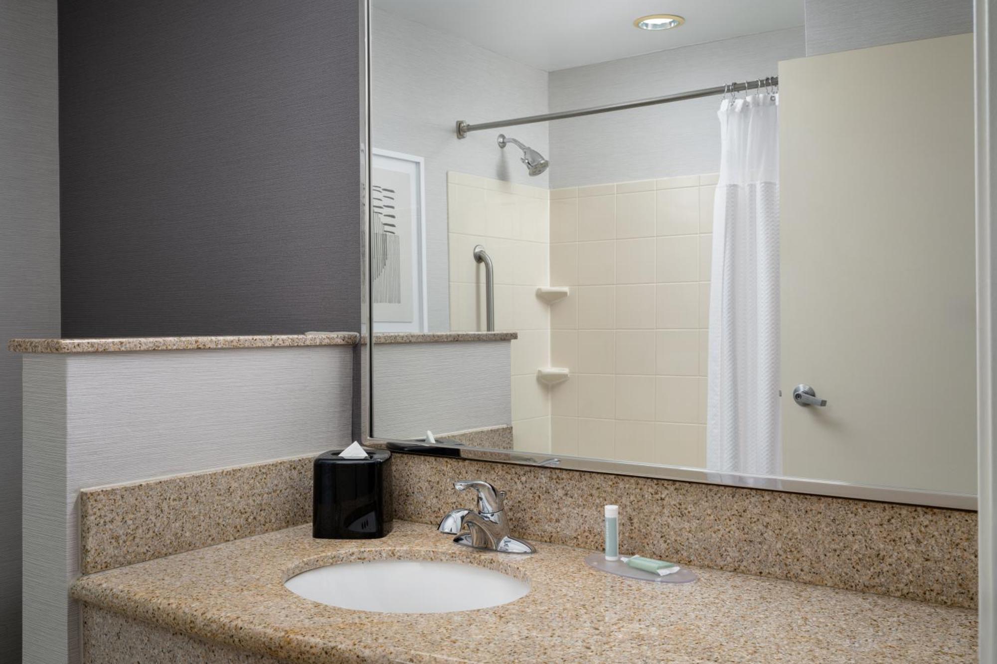 Courtyard By Marriott Kingston Hotel Kültér fotó