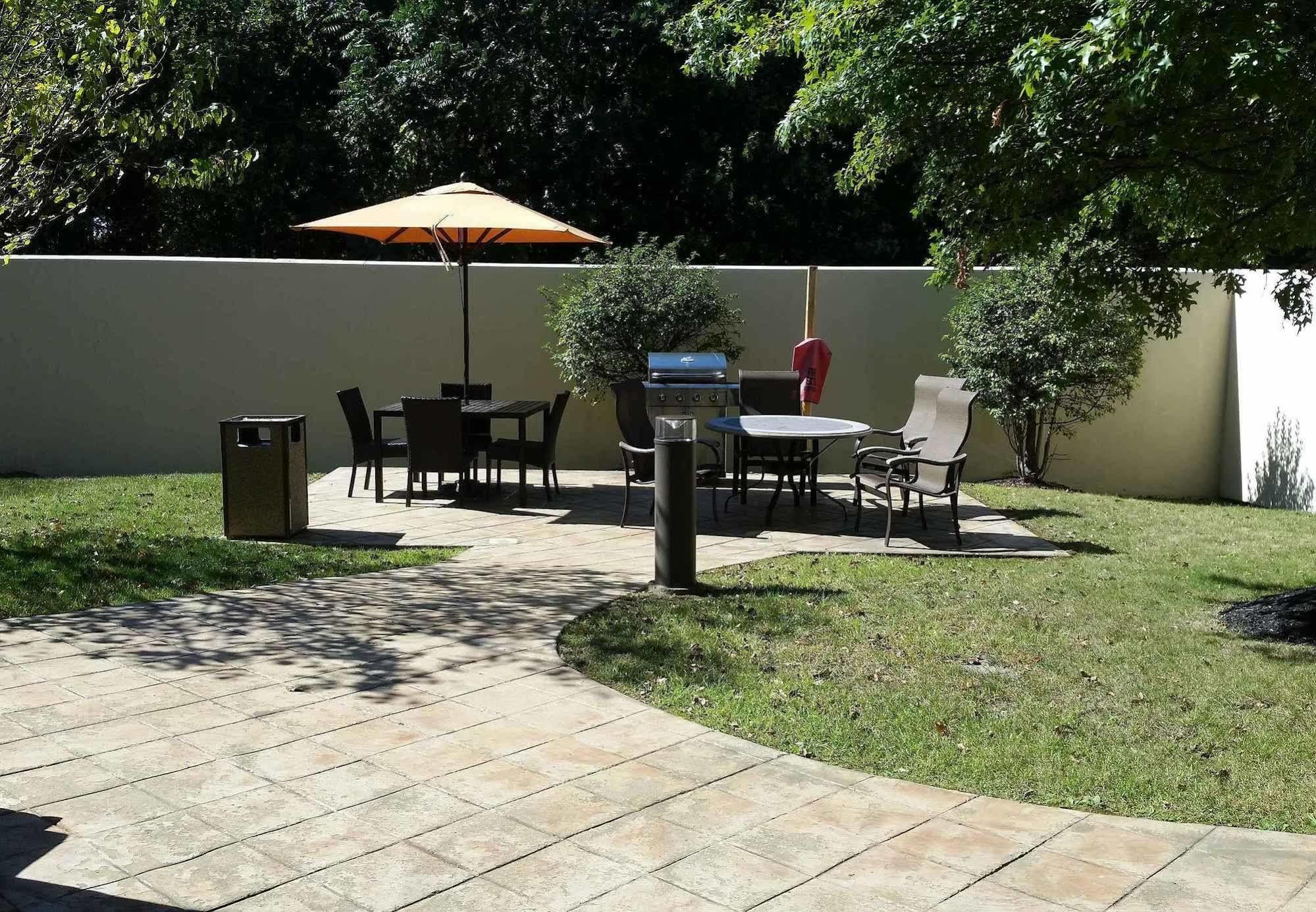 Courtyard By Marriott Kingston Hotel Kültér fotó